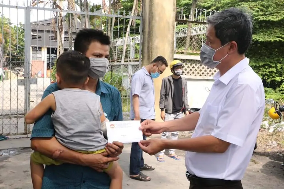 Thăm hỏi gia đình nạn nhân vụ cháy ở quận Tân Phú ảnh 1 Thăm hỏi gia đình nạn nhân vụ cháy ở quận Tân Phú ảnh 1