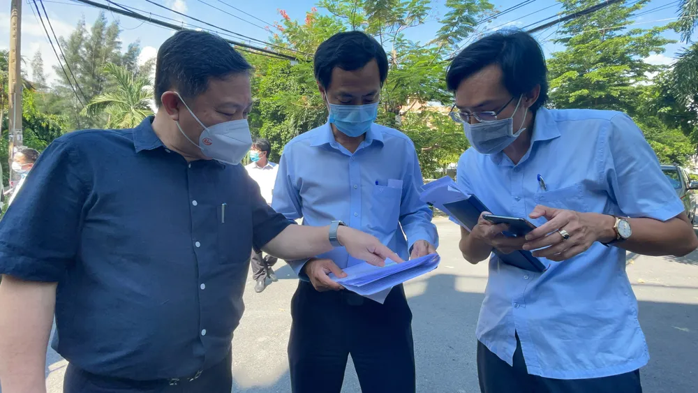 Phó Chủ tịch UBND TPHCM Dương Anh Đức kiểm tra đột xuất một số khu vực cách ly ảnh 2 Phó Chủ tịch UBND TPHCM Dương Anh Đức kiểm tra đột xuất một số khu vực cách ly ảnh 2