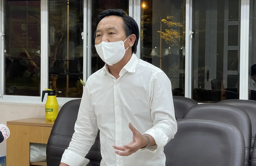 Bí thư Thành ủy TPHCM kiểm tra đột xuất việc phòng chống dịch Covid-19 ở chợ Bình Điền ảnh 2