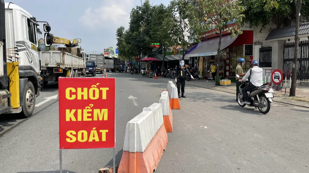 Hệ thống camera soi chiếu giấy tờ tại chốt kiểm soát dịch ảnh 8 Hệ thống camera soi chiếu giấy tờ tại chốt kiểm soát dịch ảnh 8