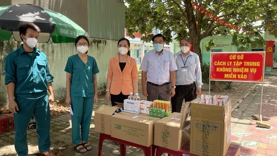 Phó Bí thư Thường trực Thành ủy Phan Văn Mãi: TPHCM cần sự đồng lòng chung sức, chấp hành nghiêm của mỗi người, mỗi nhà ảnh 4