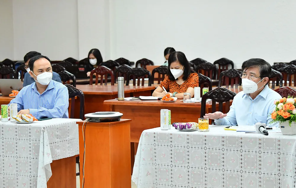 Chủ tịch UBND TPHCM: Tận dụng “thời gian vàng” còn lại triển khai quyết liệt các giải pháp phòng chống dịch ảnh 1