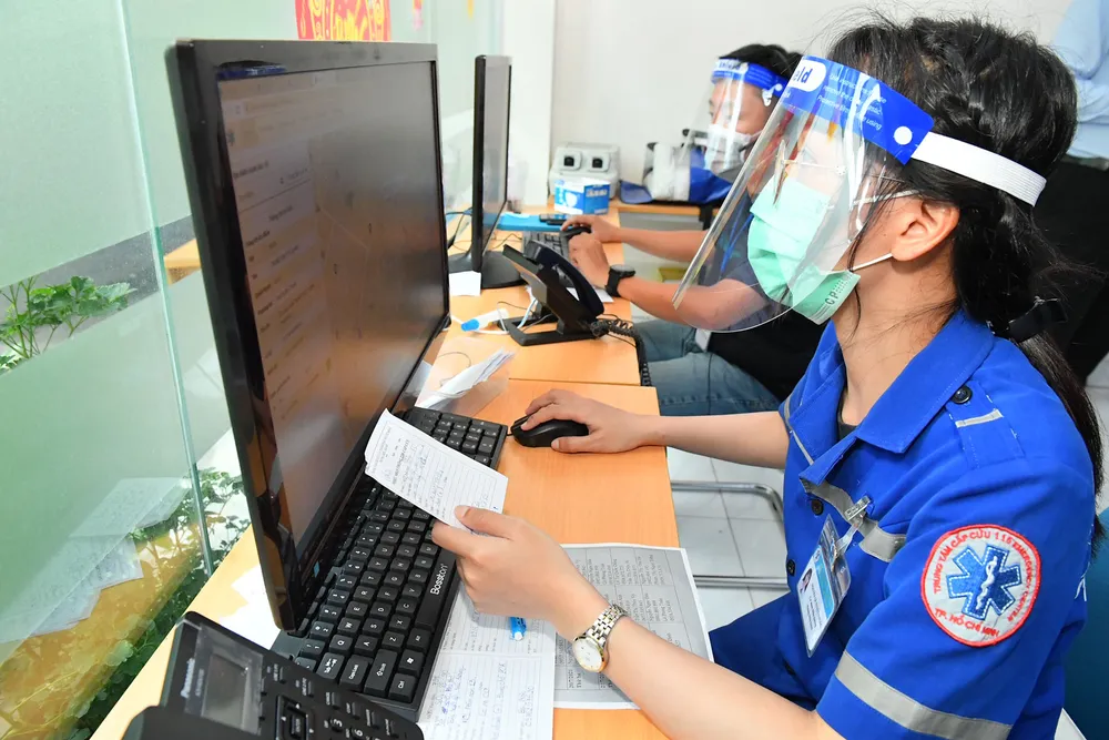 Chủ tịch UBND TPHCM: Tận dụng “thời gian vàng” còn lại triển khai quyết liệt các giải pháp phòng chống dịch ảnh 4