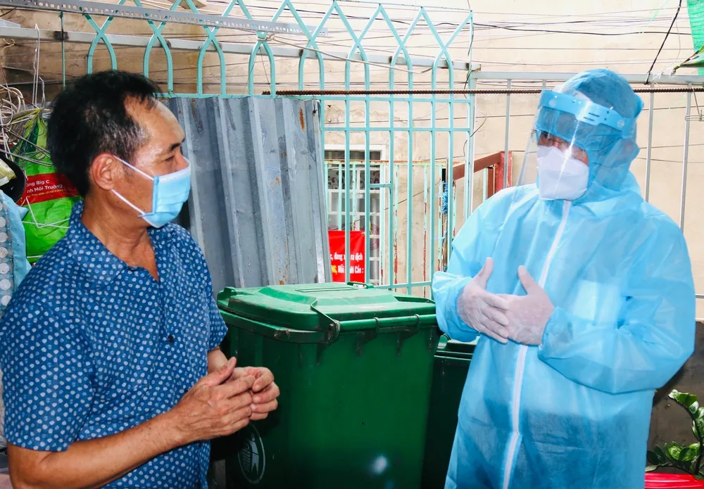 Bí thư Thành ủy TPHCM Nguyễn Văn Nên thăm, động viên người dân ở trọ phải giãn cách ảnh 5