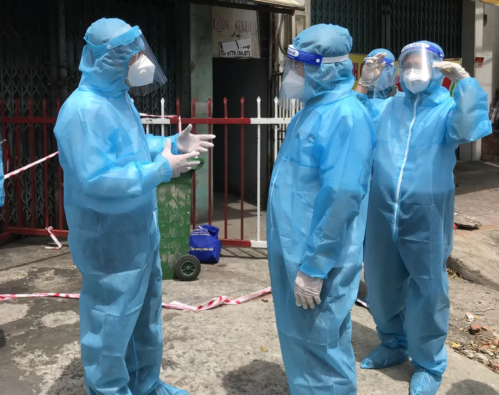 Bí thư Thành ủy TPHCM Nguyễn Văn Nên thăm, động viên người dân ở trọ phải giãn cách ảnh 4