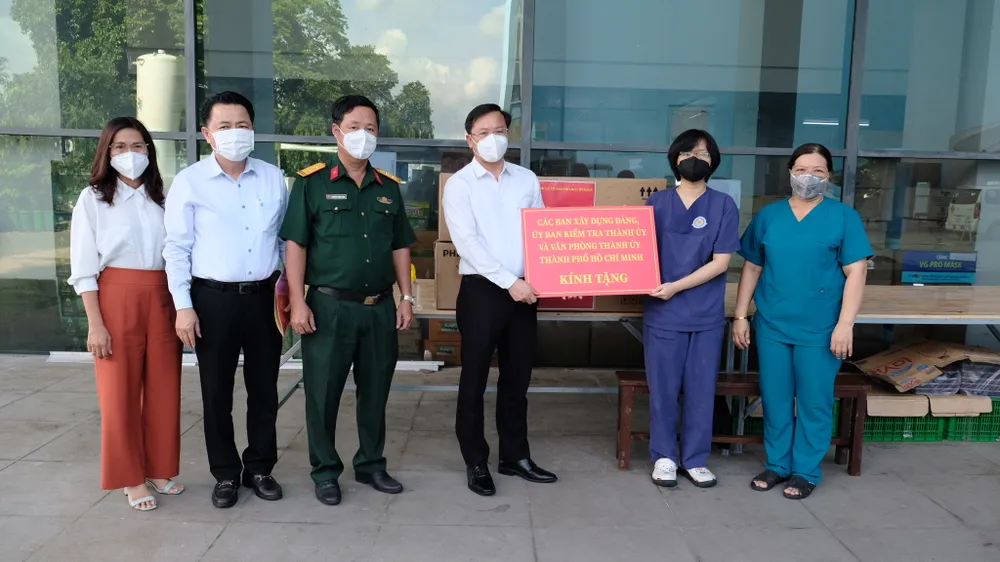  Văn phòng Thành ủy TPHCM thăm hỏi, động viên lực lượng tuyến đầu ảnh 1