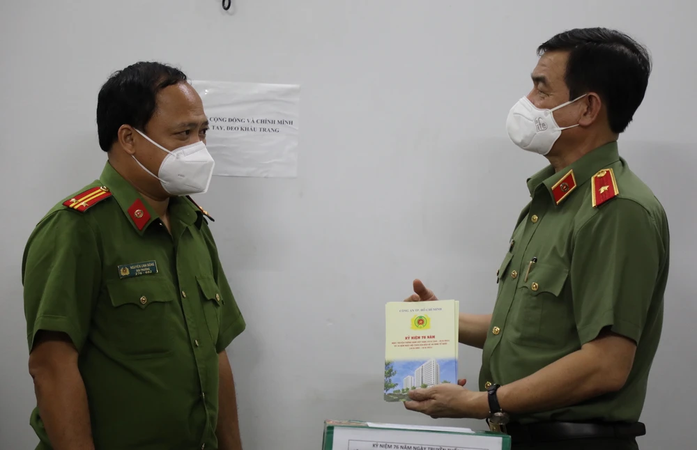 Công an TPHCM động viên cán bộ chiến sĩ nhân ngày truyền thống Công an nhân dân ảnh 1 Công an TPHCM động viên cán bộ chiến sĩ nhân ngày truyền thống Công an nhân dân ảnh 1