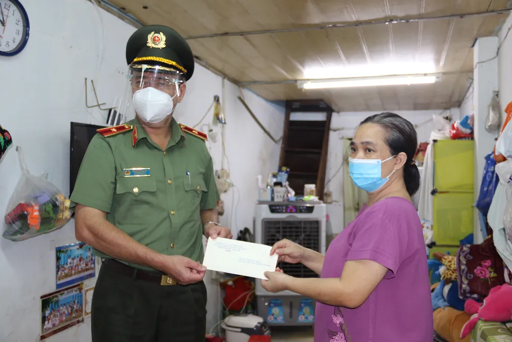 Thăm hỏi, động viên lực lượng tuyến đầu mắc Covid-19 khi làm nhiệm vụ ảnh 1