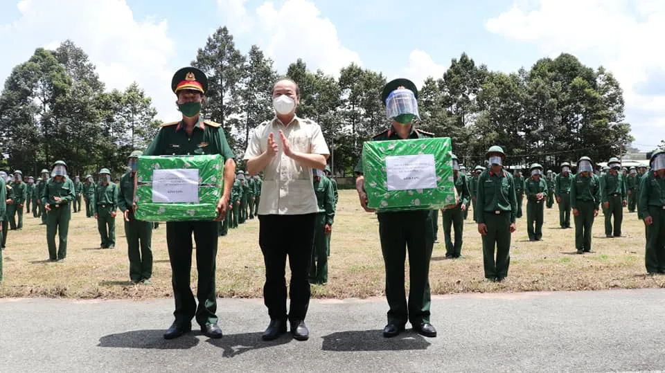 Bộ Tư lệnh TPHCM thành lập 310 tổ công tác xuất quân hỗ trợ cung cấp lương thực cho người dân ảnh 3