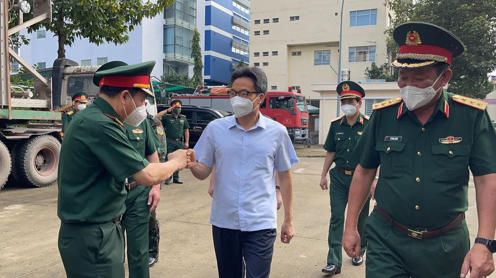 Phó Thủ tướng Vũ Đức Đam: Nỗ lực kiểm soát dịch để học sinh quay lại trường học ảnh 3