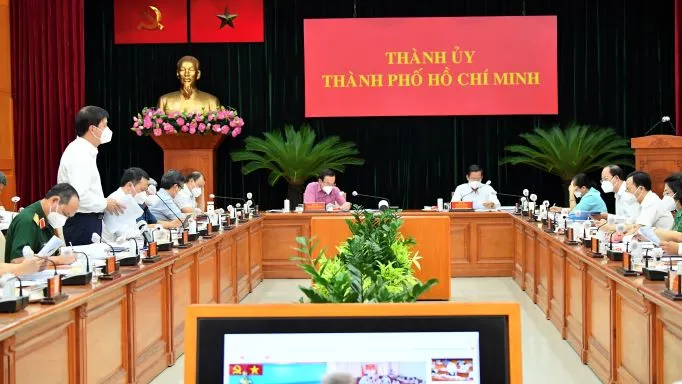 TPHCM bàn giải pháp chống dịch và phục hồi kinh tế trong thời gian tới ảnh 1