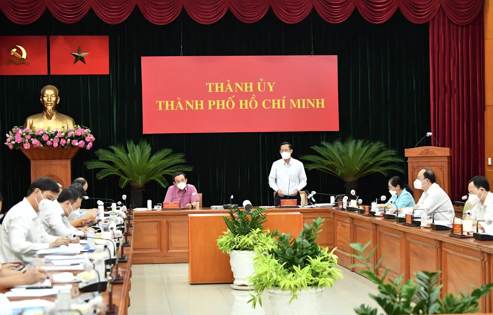 Chủ tịch UBND TPHCM Phan Văn Mãi: Nghiên cứu có “thẻ xanh” vaccine để người dân đi lại ảnh 1