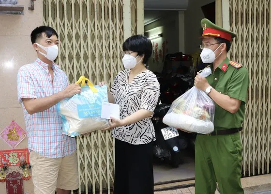 TPHCM bàn giải pháp chống dịch và phục hồi kinh tế trong thời gian tới ảnh 6