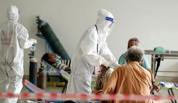 TPHCM bàn giải pháp chống dịch và phục hồi kinh tế trong thời gian tới ảnh 5