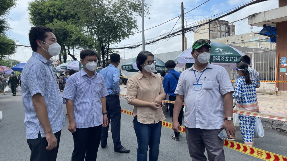 Quận 5 mở thêm chợ dã chiến phục vụ người dân vùng xanh ảnh 1 Quận 5 mở thêm chợ dã chiến phục vụ người dân vùng xanh ảnh 1