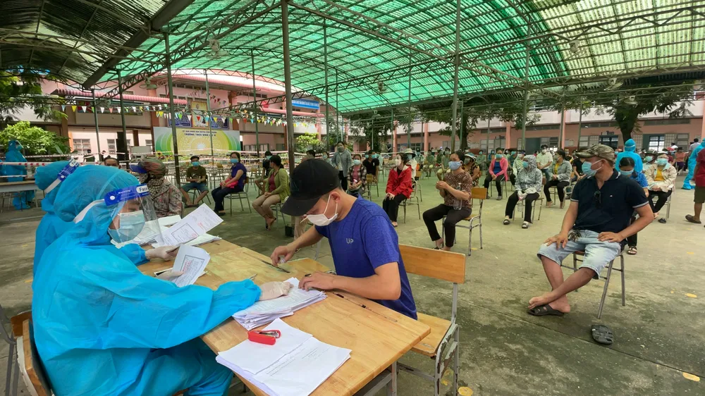 Bình Chánh thu hẹp vùng đỏ, mở rộng vùng xanh trên bản đồ Covid-19 ảnh 3