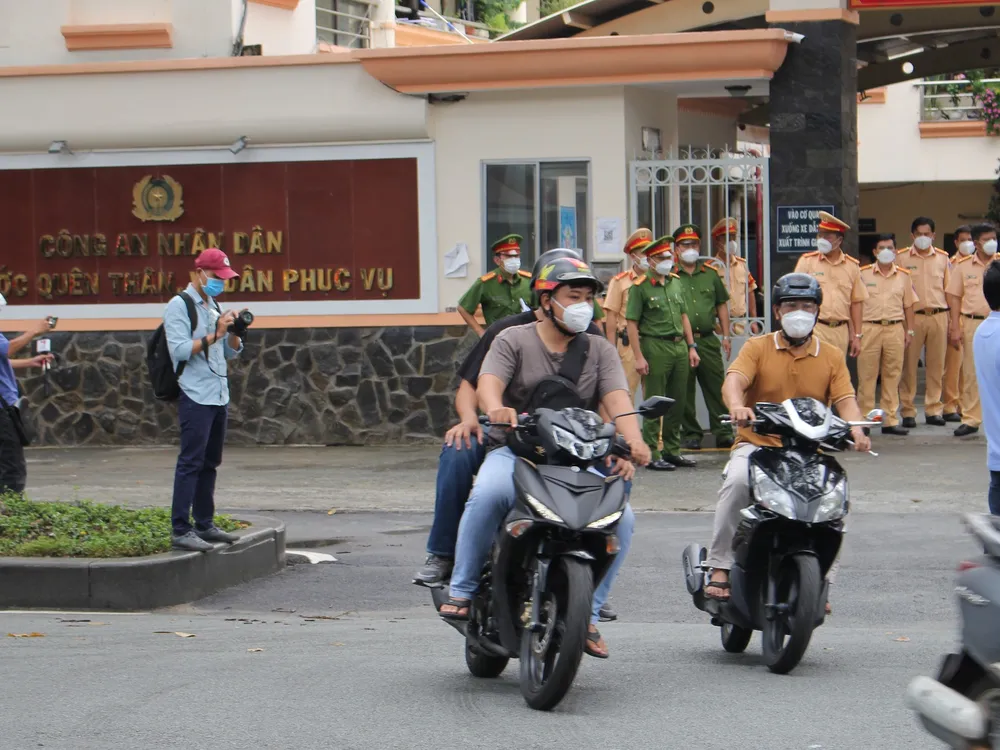 Công an TPHCM đồng loạt ra quân tuần tra, kiểm soát lưu động trong trạng thái “bình thường mới“ ảnh 16