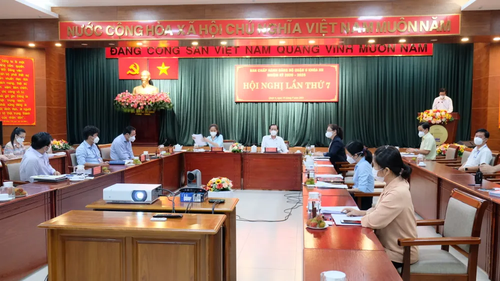Trưởng Ban Nội chính Thành ủy TPHCM làm việc với quận 6 khi trở lại trạng thái ''bình thường mới'' ảnh 1