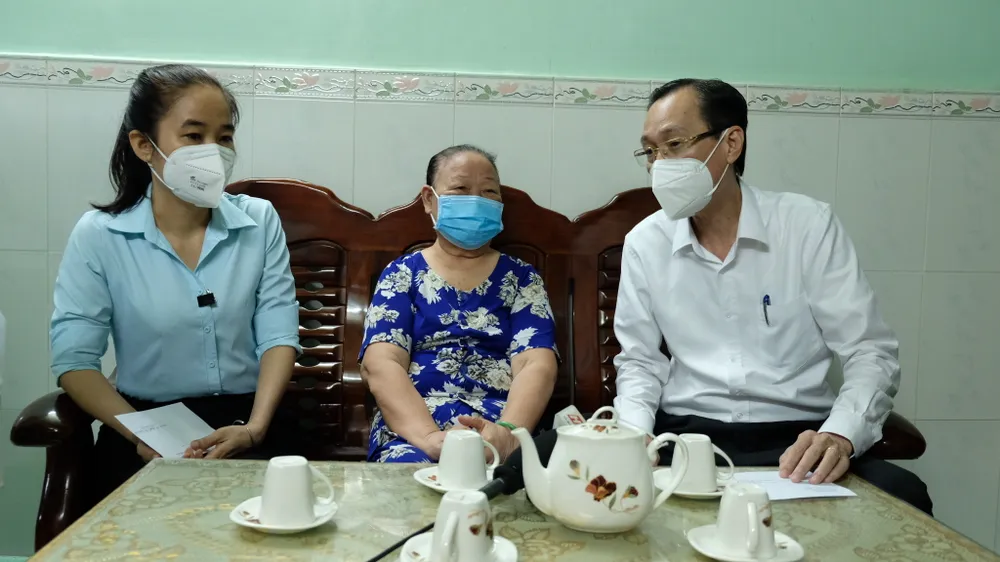 Trưởng Ban Nội chính Thành ủy TPHCM làm việc với quận 6 khi trở lại trạng thái ''bình thường mới'' ảnh 6