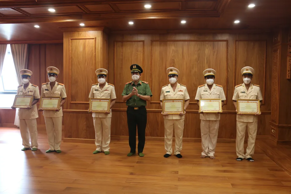 Công an TPHCM báo công dâng Bác nhân kỷ niệm 60 năm Ngày truyền thống lực lượng Cảnh sát PCCC và CNCH ảnh 1