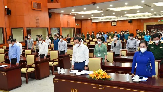 Bí thư Thành ủy TPHCM Nguyễn Văn Nên: Thay đổi cách sống cho phù hợp trong môi trường có dịch Covid-19 ảnh 1