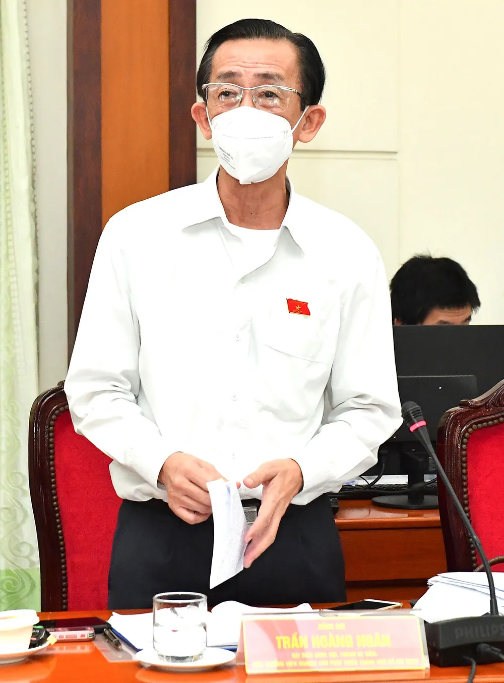 Đại biểu Quốc hội Trần Hoàng Ngân: Cần đầu tư đúng tầm và đãi ngộ thỏa đáng cho ngành y tế ảnh 1