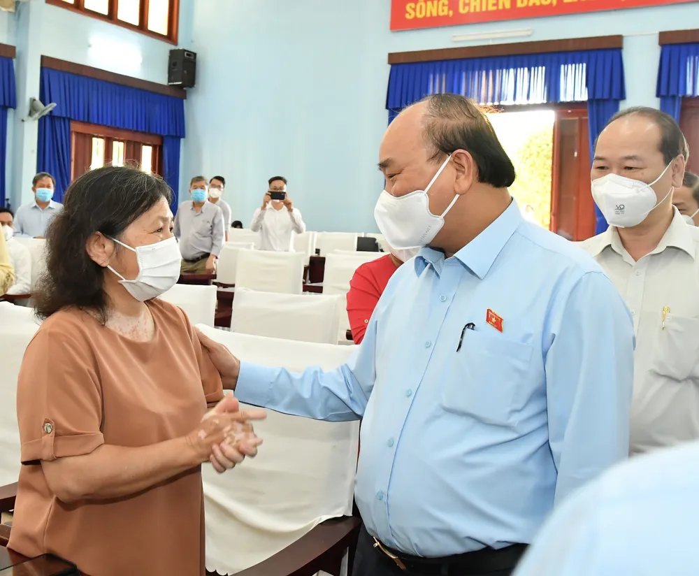 Chủ tịch nước Nguyễn Xuân Phúc gợi mở cách kiểm soát dịch và phát triển kinh tế cho TPHCM ảnh 6