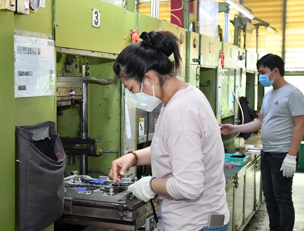 Bí thư Thành ủy TPHCM Nguyễn Văn Nên kiểm tra phòng chống dịch tại Công ty PouYuen ảnh 2