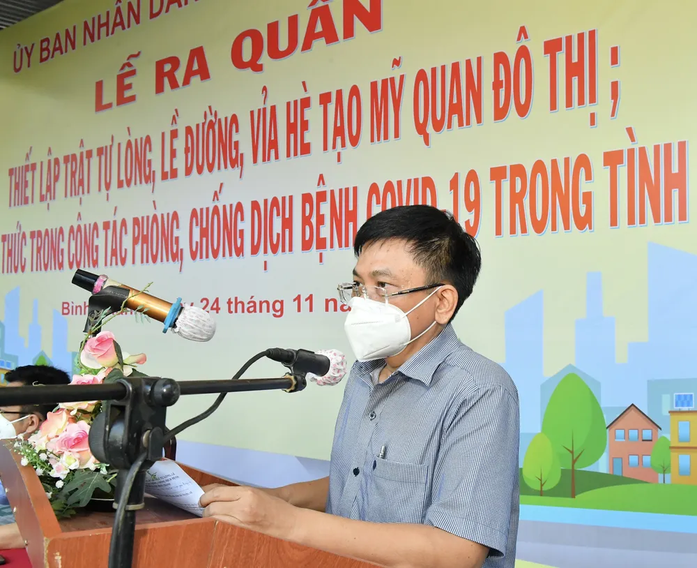 Huyện Bình Chánh ra quân xử lý buôn bán lấn chiếm lòng đường, không đảm bảo phòng dịch Covid-19 ảnh 1