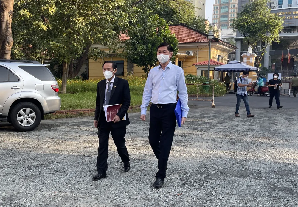 Tạm dừng phiên tòa xét xử ông Lê Tấn Hùng và ông Trần Vĩnh Tuyến ảnh 3