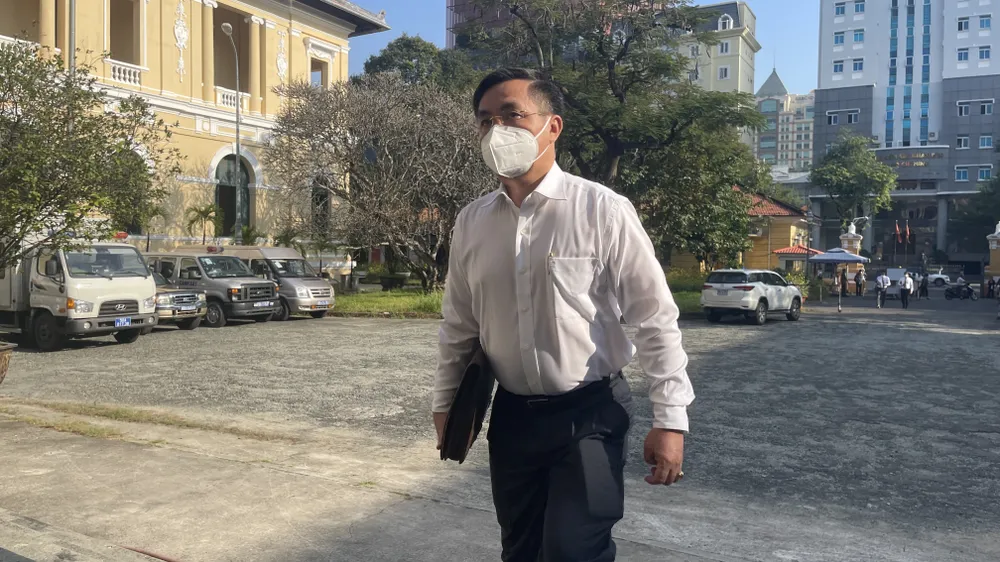 Tạm dừng phiên tòa xét xử ông Lê Tấn Hùng và ông Trần Vĩnh Tuyến ảnh 4