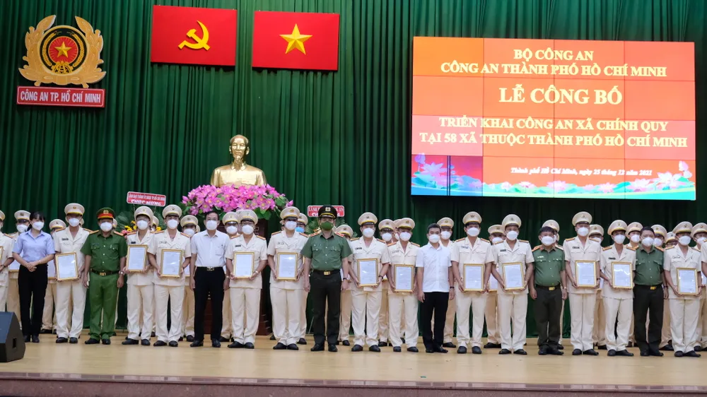 TPHCM công bố quyết định bổ nhiệm 58 trưởng công an xã chính quy ảnh 2
