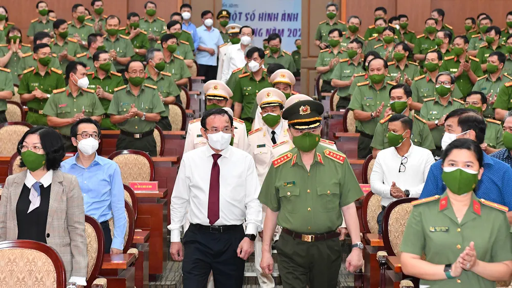 Xây dựng đội ngũ cán bộ, chiến sĩ Công an nhân dân xứng đáng với niềm tin yêu của nhân dân ảnh 1