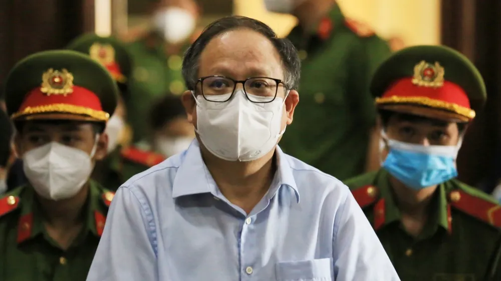  Bị cáo Tất Thành Cang có vai trò dẫn dắt, quyết định việc chuyển nhượng 9 triệu cổ phần của Sadeco cho Công ty Nguyễn Kim ảnh 1