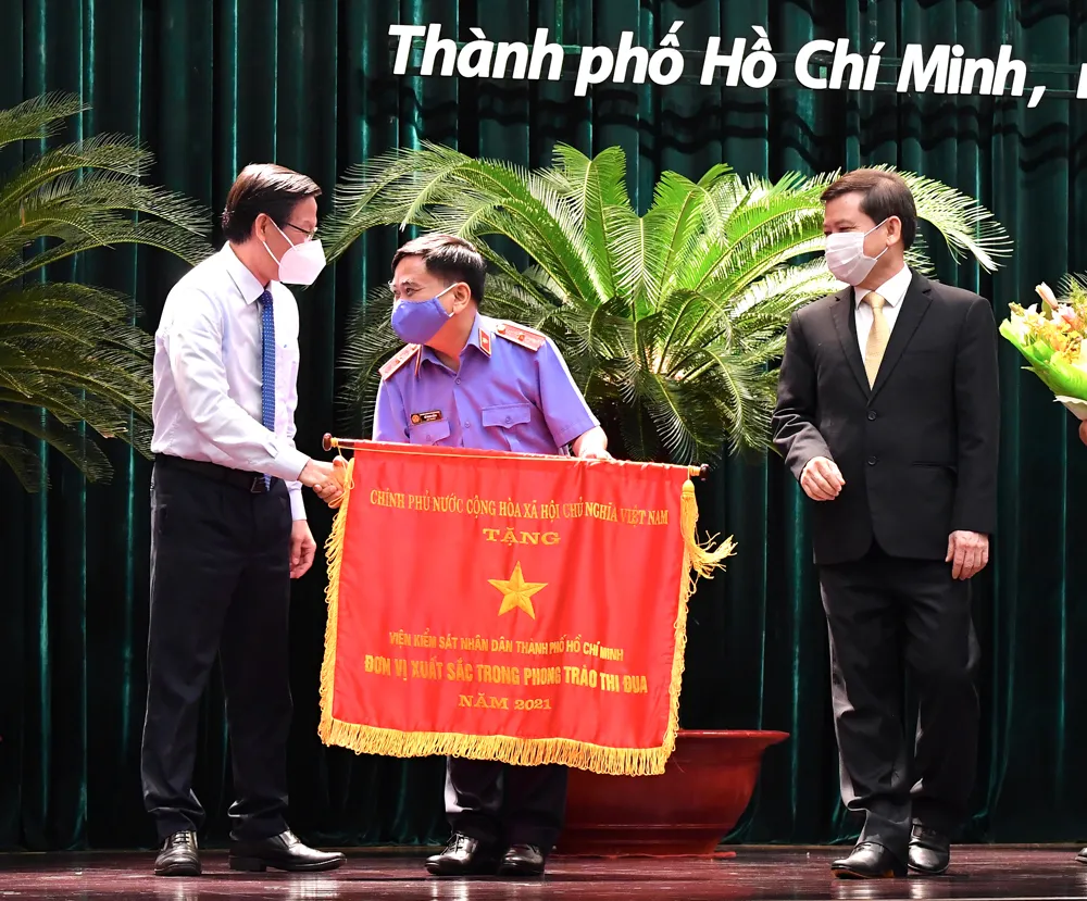 Chủ tịch UBND TPHCM Phan Văn Mãi: Viện KSND TPHCM tập trung xử lý nghiêm các vụ án phức tạp, dư luận quan tâm ảnh 2