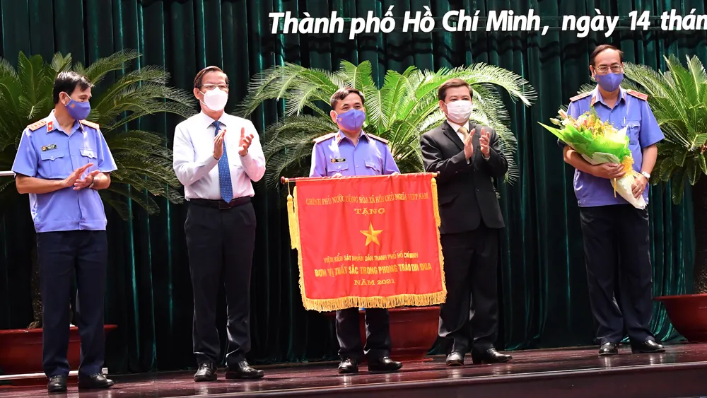 Chủ tịch UBND TPHCM Phan Văn Mãi: Viện KSND TPHCM tập trung xử lý nghiêm các vụ án phức tạp, dư luận quan tâm ảnh 3