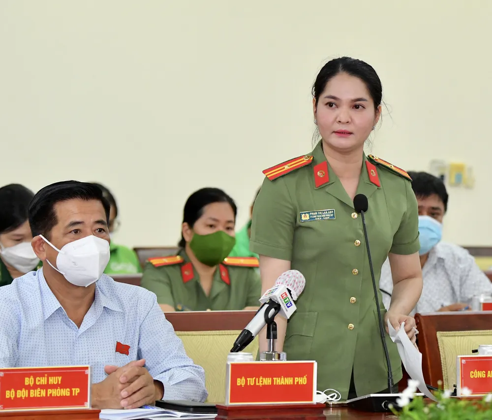 Cử tri công nhân trải lòng về nhà ở với lãnh đạo HĐND TPHCM ảnh 1