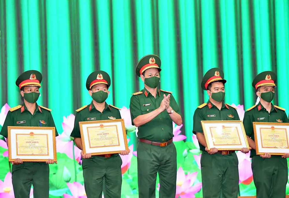 Chủ tịch UBND TPHCM Phan Văn Mãi: Quan tâm đào tạo, bồi dưỡng nhân lực làm công tác kỹ thuật trong quân đội ảnh 3