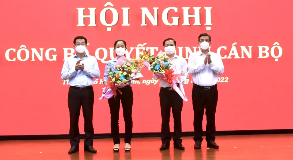 Quận ủy quận 6 công bố quyết định cán bộ ảnh 1