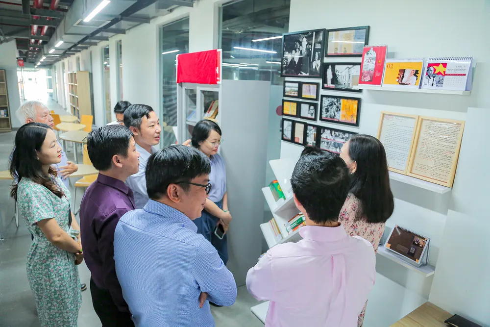 Đưa tư tưởng của Bác đến gần sinh viên hơn với tủ sách “Hồ Chí Minh“ ảnh 3