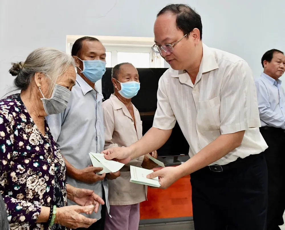 Phó Bí thư Thành ủy TPHCM Nguyễn Hồ Hải: Quan tâm chăm lo đời sống, sức khỏe người dân xã đảo Thạnh An ảnh 3