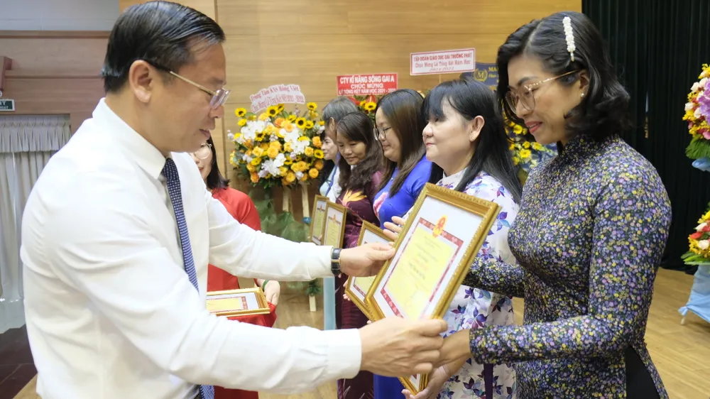 Chăm lo học sinh là con em công nhân ở các khu công nghiệp, khu chế xuất ảnh 3