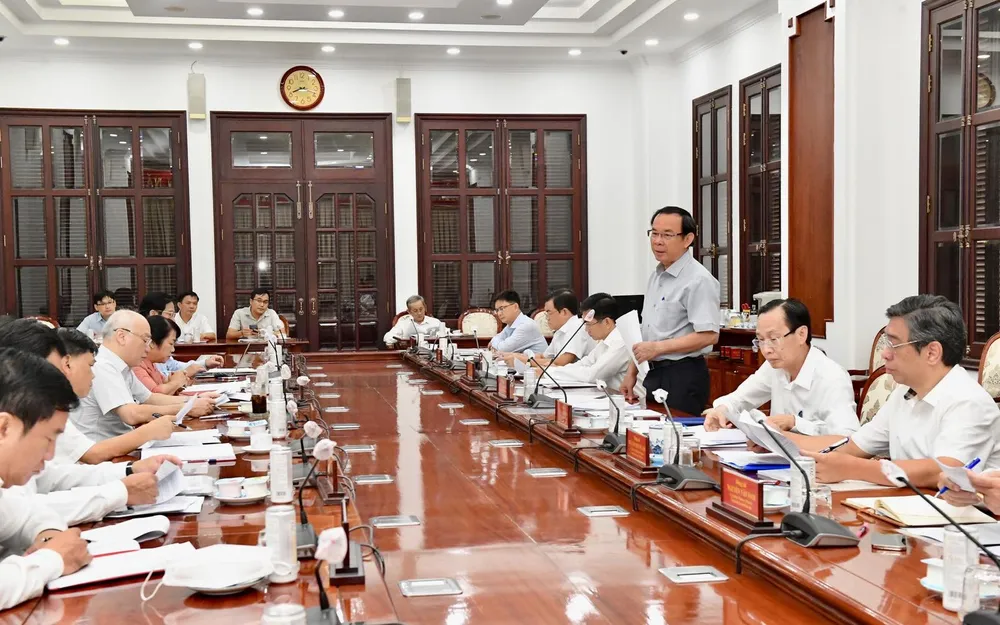 Xây dựng môi trường sống, làm việc để cán bộ phục vụ dân tốt hơn ảnh 1