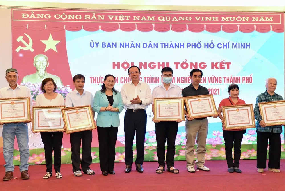 Bí thư Thành ủy TPHCM Nguyễn Văn Nên: Để người nghèo gặp khó khi chưa làm hết việc cần và phải làm là có tội với dân ảnh 1
