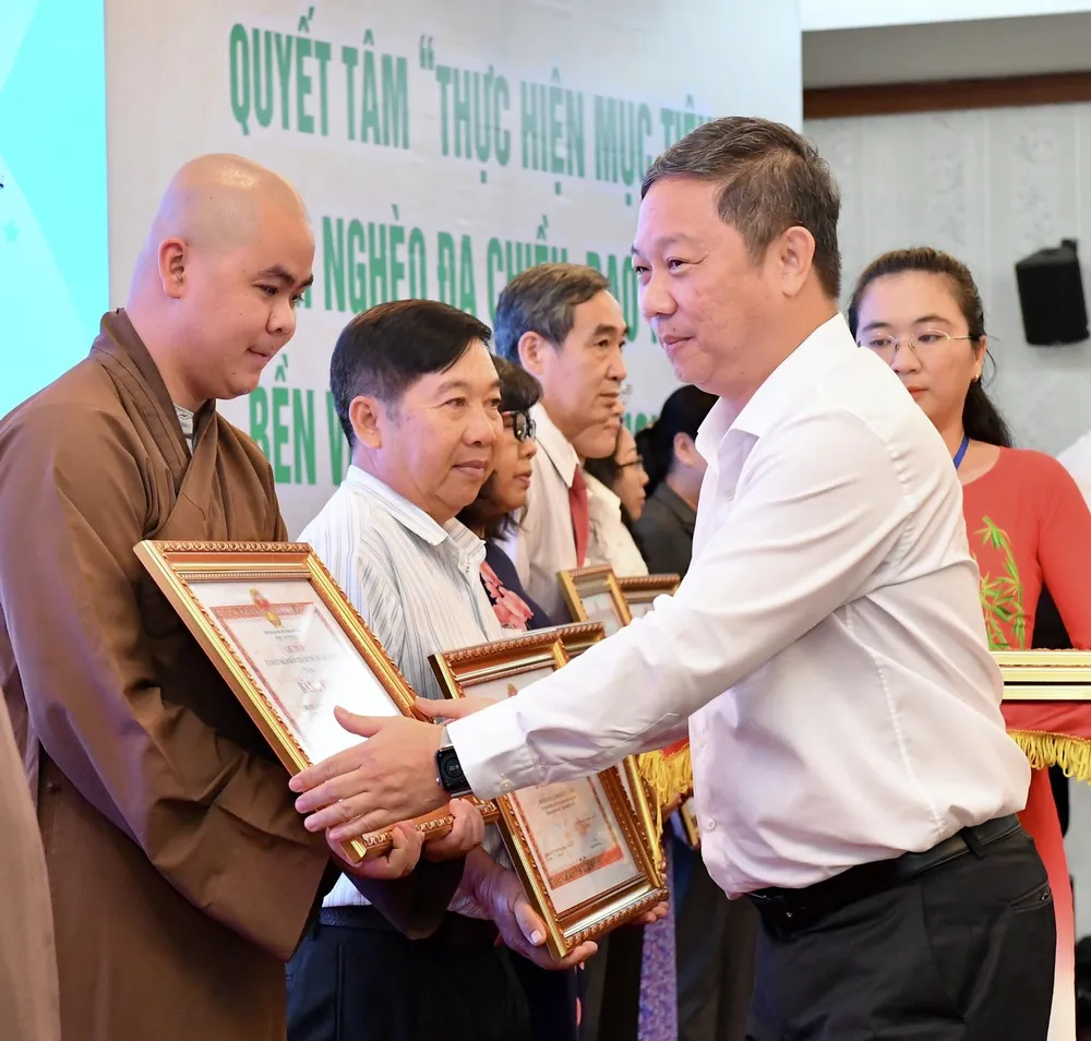 Bí thư Thành ủy TPHCM Nguyễn Văn Nên: Để người nghèo gặp khó khi chưa làm hết việc cần và phải làm là có tội với dân ảnh 5