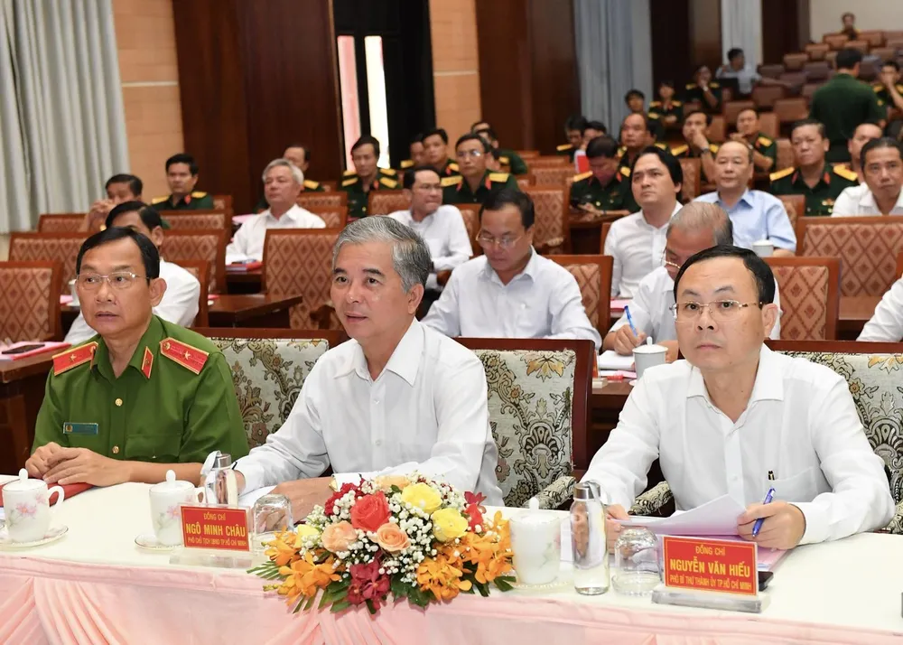 Trung tướng Trần Hoài Trung: Không phát triển kinh tế - xã hội bằng mọi giá ảnh 1