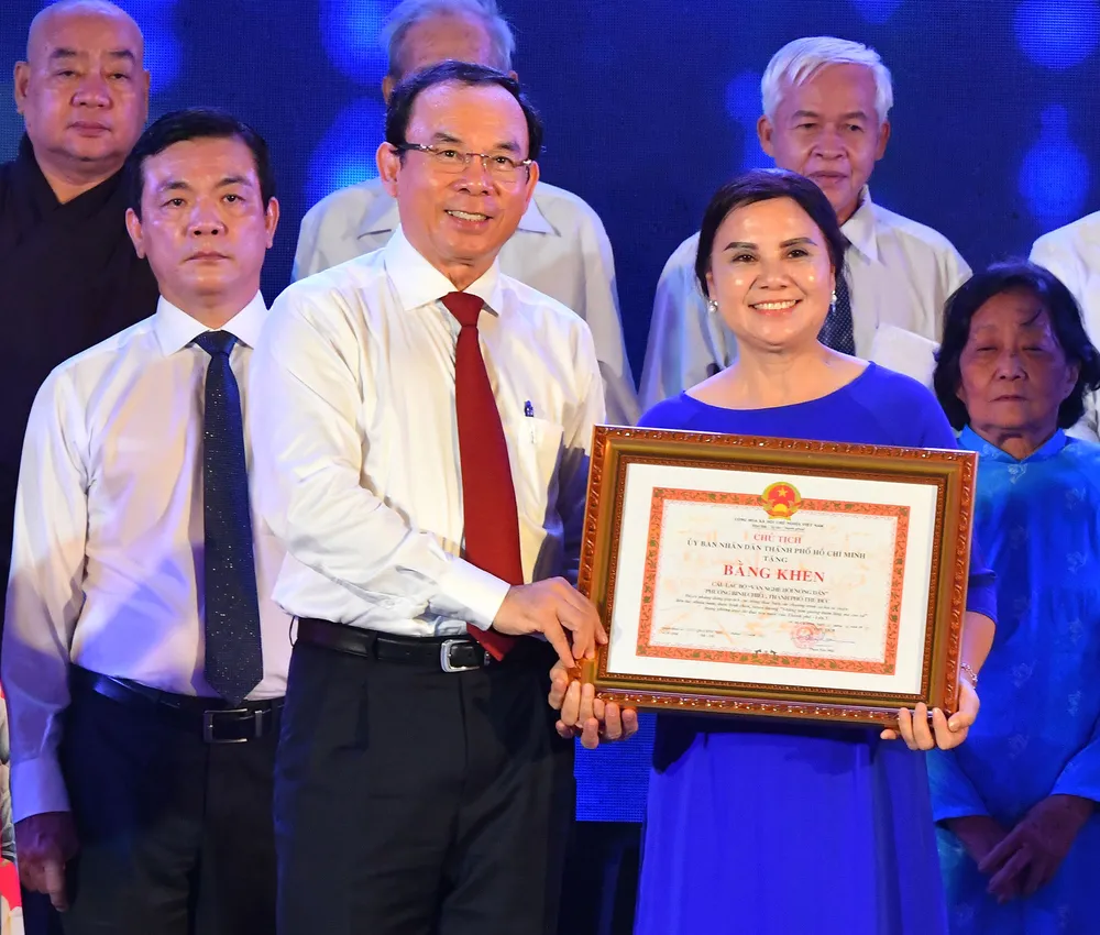 Bí thư Thành ủy TPHCM Nguyễn Văn Nên: Đổi mới bình chọn tuyên dương những tấm gương thầm lặng mà cao cả ảnh 5