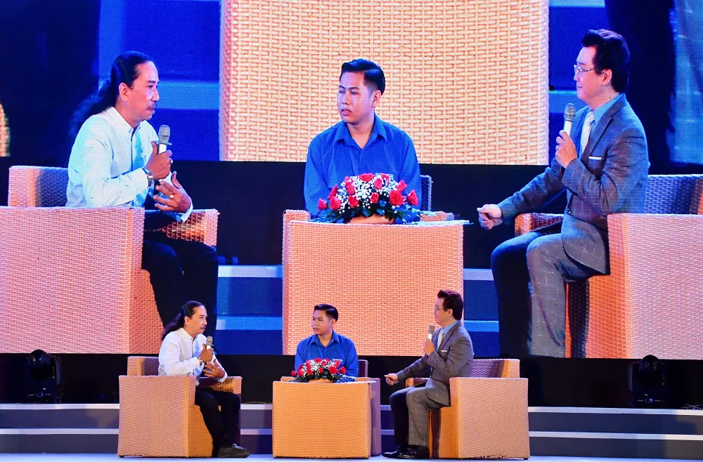 Bí thư Thành ủy TPHCM Nguyễn Văn Nên: Đổi mới bình chọn tuyên dương những tấm gương thầm lặng mà cao cả ảnh 1