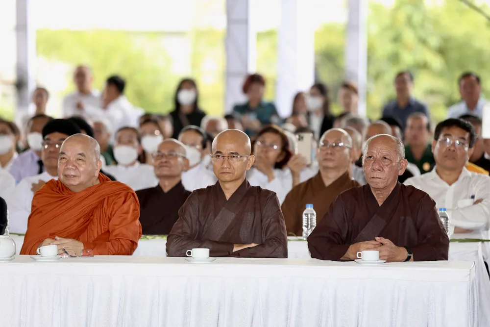 Tưởng niệm đồng bào, cán bộ, chiến sĩ hi sinh, tử vong trong đại dịch Covid-19 ảnh 7