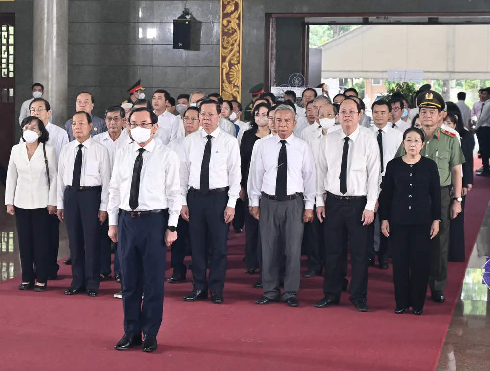 Lãnh đạo TPHCM viếng tang đồng chí Hứa Ngọc Thuận ảnh 1